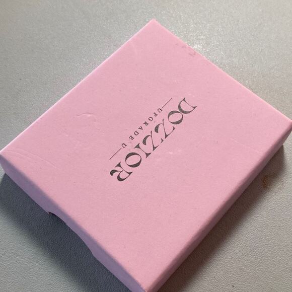 Stud Earrings circle design cz gold tone - Picture 3 of 3